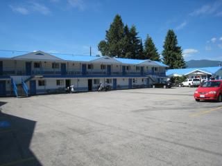 Skimmerhorn Inn - Creston - 3