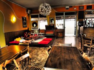 Sunflower Beach Backpacker Hostel & Bar - Rimini - 4