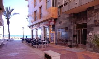 Edificio 1º línea de playa, en paseo marítimo de Torrevieja, Alicante, Costa Blanca - Torrevieja - 0