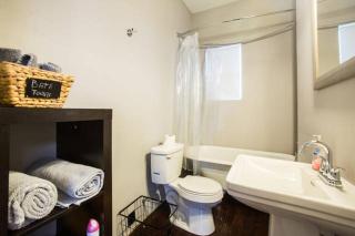 Modern Condo Blocks from Quarters - 4