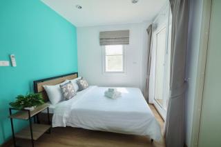 Living at Sphere Family room - 3