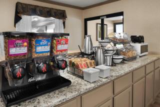 Baymont by Wyndham Belleville Airport Area Free Airport Shuttle - Belleville - 2