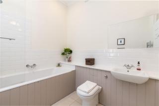 Charming, Central & Spacious Georgian 3 bed APT - 2