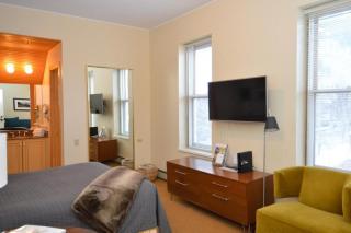 Independence Square 300, Nice Hotel Room with Great Views, Location & Rooftop Hot Tub! - 9