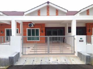NUHA HOMESTAY - Seri Iskandar - 0