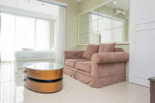 Spacious 1BR Dago Suites Apartment By Travelio - Bandung - 4