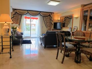 Spacious 3 Bedroom 2nd Line Beach Apartment Marbella Center - Marbella - 4