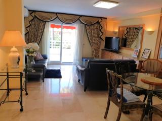 Spacious 3 Bedroom 2nd Line Beach Apartment Marbella Center - Marbella - 2