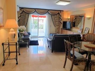 Spacious 3 Bedroom 2nd Line Beach Apartment Marbella Center - Marbella - 1