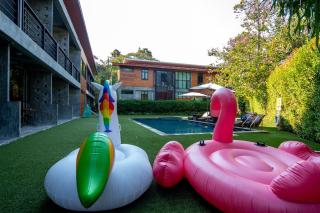 Stucco Loft Residency - 6