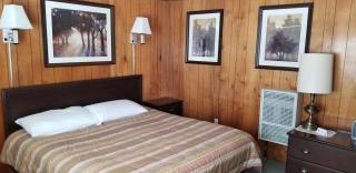 The Whispering Elms Motel - Baker - 7