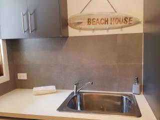 Bay Breeze Beach Holiday Home - 9