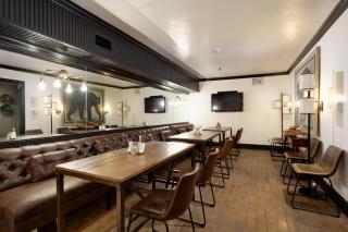 Independence Square 304, Stylish Hotel Room with Downtown Views & Great Location - 8