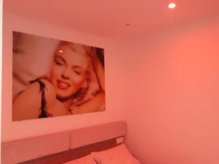 Marilyn - Roses - 3