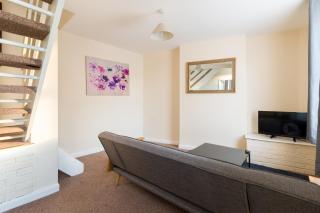 Well presented 2 bedroom house - sleeps four - Leamington Spa - 6