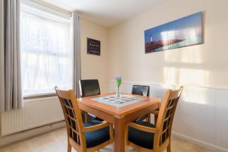 Well presented 2 bedroom house - sleeps four - Leamington Spa - 3