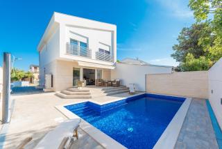 Villa Ema with heated saltwater pool, sauna and private gym - by TA Leut Agency - Privlaka - 8