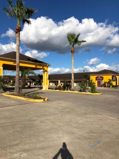 Los Fresnos Inn and Suites - Los Fresnos - 0