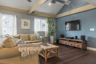 Luxury Marblehead Condo - 5