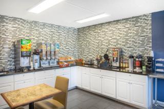 Travelodge by Wyndham Savannah Area/Richmond Hill - 1
