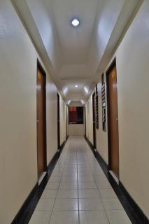 Harrys Hotel Bar & Restaurant - 3