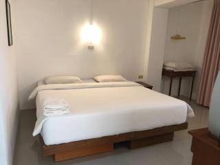 Paradorn Inn - 8