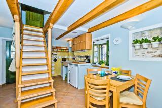 Central Charming Stone House - 4