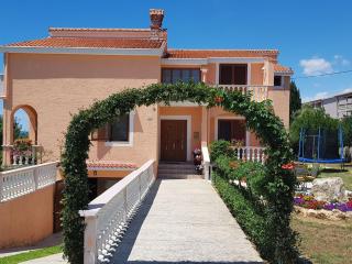 Spacious apartment with garden - Vrsi - 2
