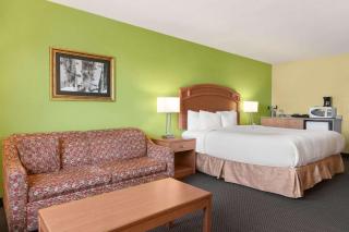 Days Inn & Suites by Wyndham Thompson - Thompson - 2