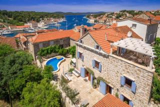 Villa Vicina Heritage villa for 9,Milna - close to restaurants and shops - Milna - 9