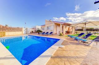 Can Gelaberts by Sealand Villas - Muro - 0