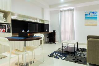 Studio Room Azalea Suites Apartment By Travelio - Kedungg - 2