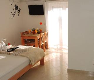 Iva Apartmani - Tribunj - 1