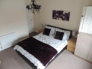 Apartment 2, 27 Skinner Street - 2