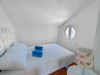 Apartment in Murter with sea beach - Murter - 9