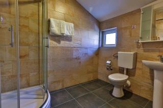 Villa Velzon Guesthouse - 3