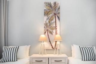 Tropical Unit with Private Fenced Garden Close to The Beach 4 - Palm Cove - 2