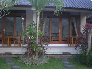 Suka's House Bed & Breakfast - Ubud - 8