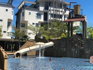 Swiss Garden Resort Residence Pool Sea view Beach Resort LUXURY apartment & FaMiLy SUITE - Kuantan - 1