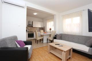 Apartment Split 11518c - 6