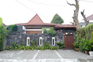 Puri Langenarjan Guest House - Yogyakarta - 0