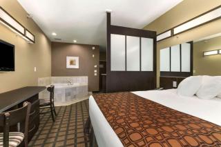 Microtel Inn & Suites by Wyndham Minot - 1