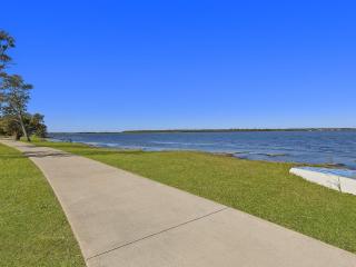 Lake Edge Cottage - Budgewoi - 5