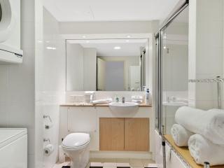 Waterfront Apartment 521 - The Entrance - 4
