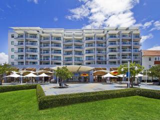 Waterfront Apartment 521 - The Entrance - 2