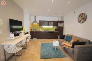 ALC - PSA12 - 9 min Palais And Beaches - Cannes - 1