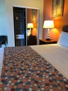 Carl's Unique Inn & Conference Facilities - 1