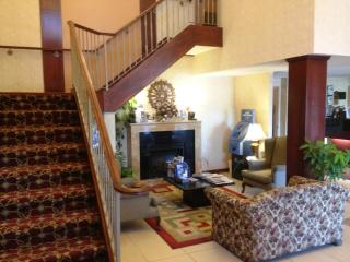 Best Western Plus Burlington Inn & Suites - 6