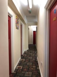 Lyon House Hotel - Barking - 3