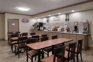 Baymont by Wyndham Belleville Airport Area Free Airport Shuttle - 1